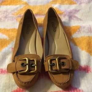 Rialto loafer with buckle EUC